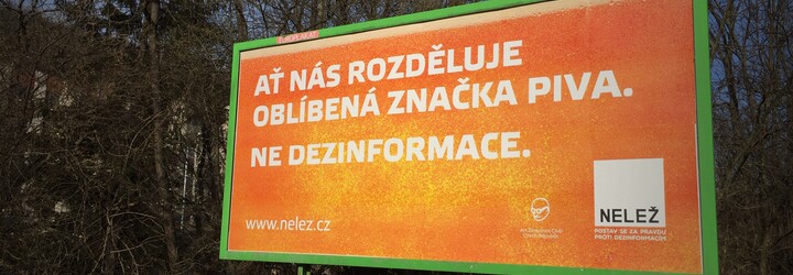 Největší dezinformace o koronaviru a kdo je vytváří. Jak se s nebezpečným lhaním vypořádat?
