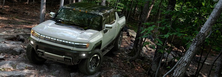 Prvý vyrobený Hummer novej generácie sa predal za neuveriteľných 2,5 milióna dolárov