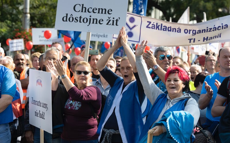 Protestujúci v Bratislave apelovali na vládu, aby riešila energetickú a inflačnú krízu.