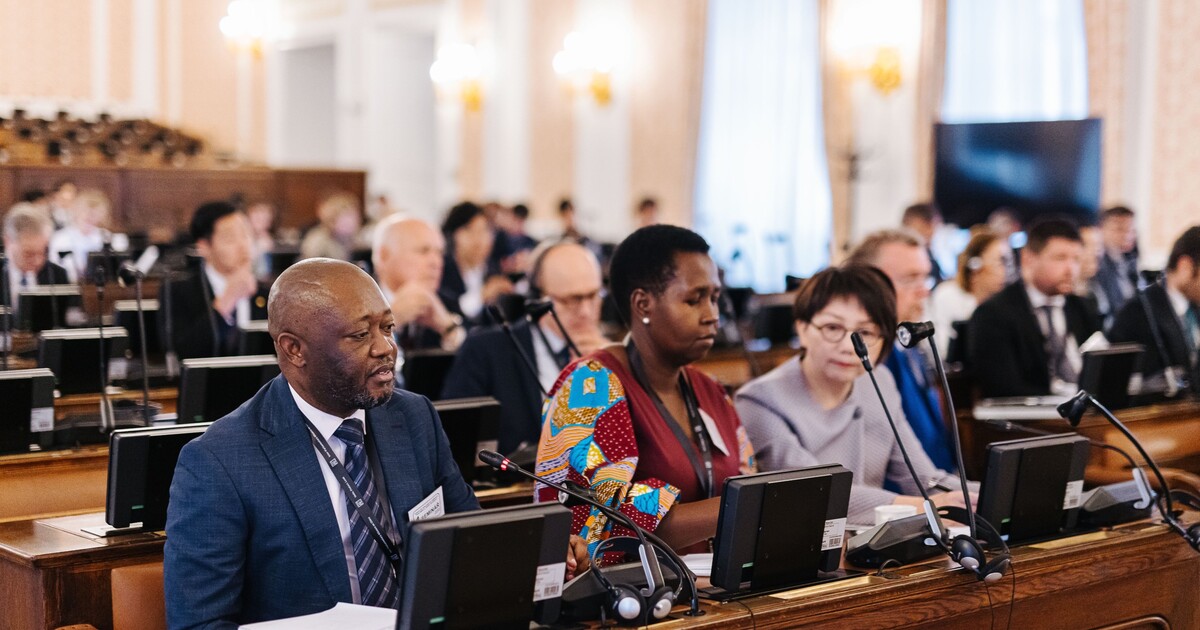 „Hanba těm, kteří ji pozvali.“ Na konferenci v Praze dorazila ugandská politička prosazující zabíjení gayů