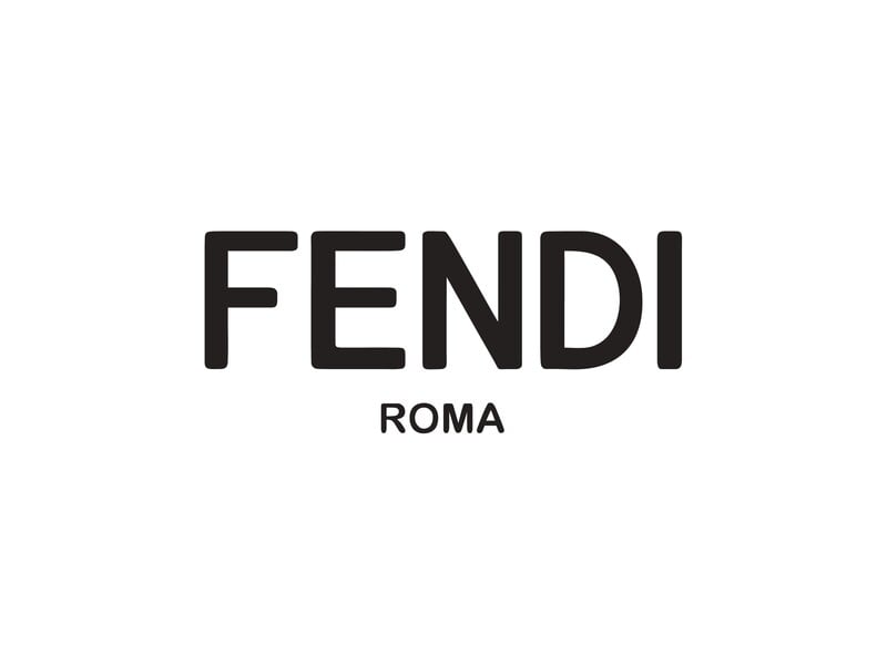 Ktorý návrhár stážoval v módnom dome Fendi predtým, ako založil vlastnú značku?