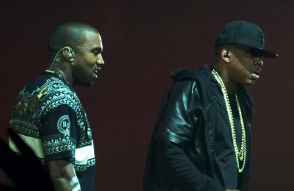 Pamätáš si legendárny album Kanyeho Westa a Jay Z-ho Watch the Throne? Uhádneš, ktorý zo známych hitov sa na tomto albume NENACHÁDZA? 
