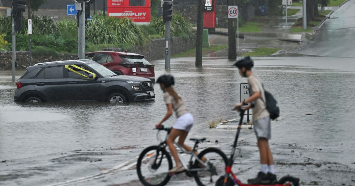 VIDEO: Austrálie se vzpamatovává z katastrofy. Voda sahala až po střechy aut