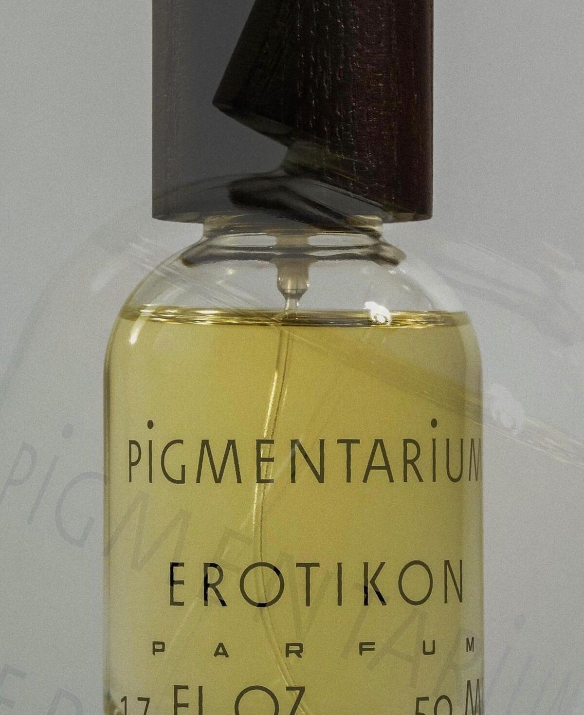 Každý parfum značky je olfaktorickým prepisom snov a myšlienok.