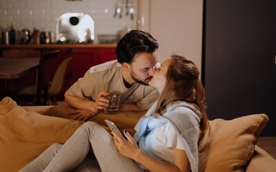 12 percent ľudí sexuje počas home office. Slováci nám povedali, či majú výčitky aj či ich už niekedy prichytili
