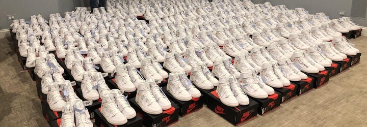 Jaké úplatky dává resell mafie prodejcům, pokud chce koupit 50 párů tenisek Yeezy nebo Off-White?