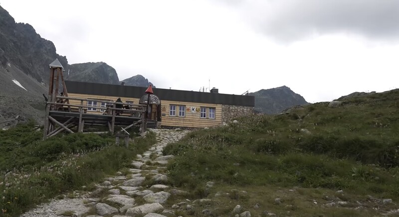 Ako sa nazýva táto chata, ktorá sa nachádza v závere Veľkej Studenej doliny v Tatrách vo výške 1960 m.n.m.?