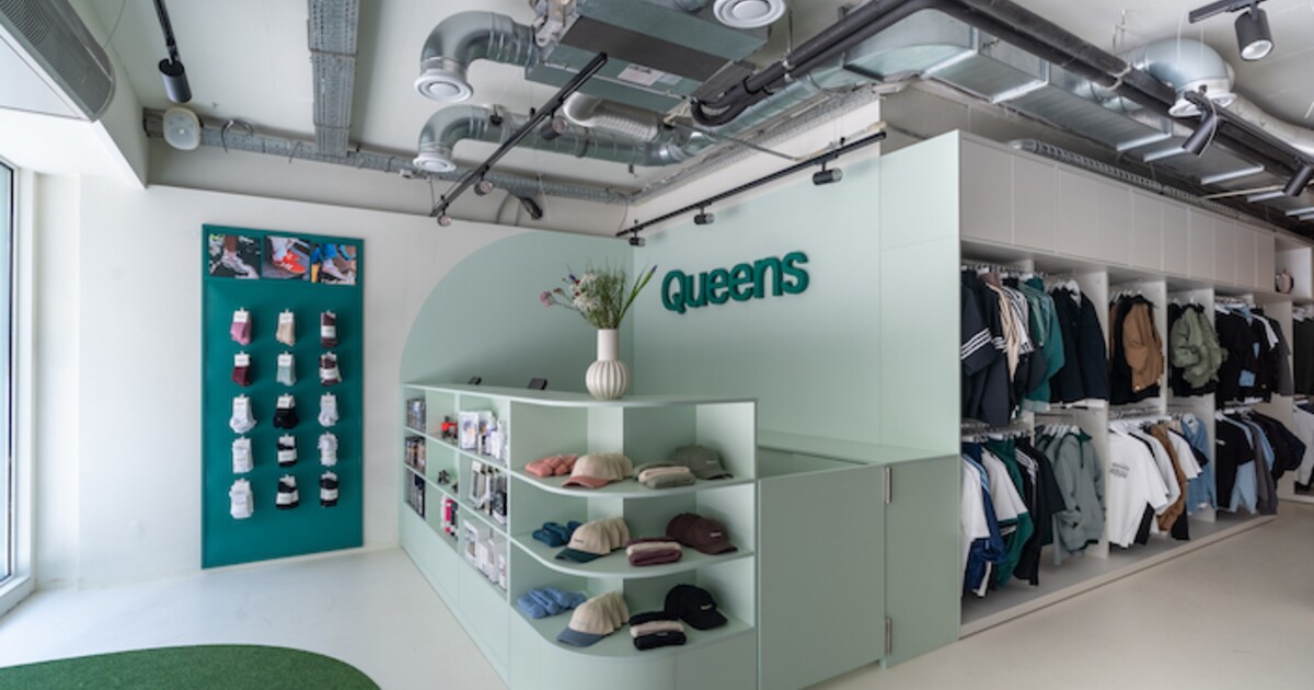 Queens otevírá vlajkovou prodejnu v centru Prahy. Nabízí i komunitní prostor pro ženy