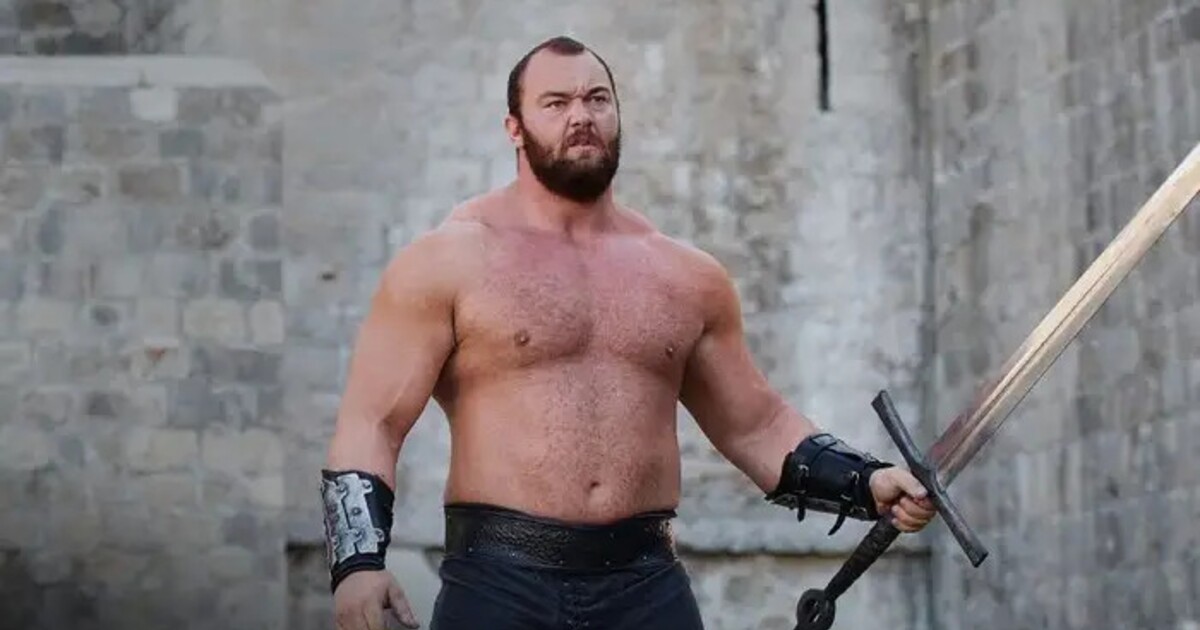 Herec ze Hry o trůny má na kontě nový rekord. Zvednul by třeba koně nebo zahradní traktor