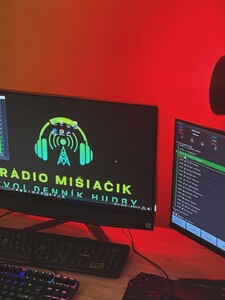 13-ročný Slovák má vlastné rádio. Okrem hudby prináša aj dopravný servis, aj napriek obrovskej vlne hejtu si plní sen 