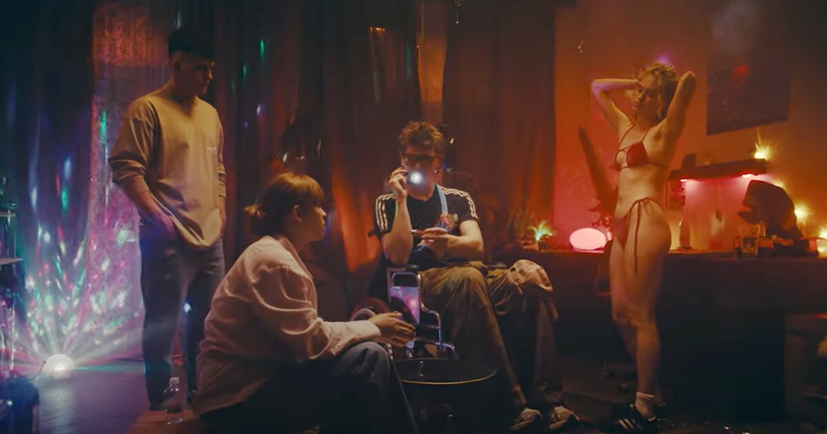 VIDEO: Jediný dobrý feťák je mrtvý feťák. Režisér BANGERU. představil svůj nový seriál