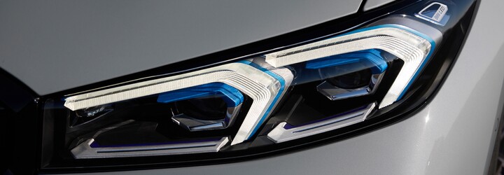BMW radu 3 má po novom úplne novú tvár, veľký klenutý displej a najširšiu ponuku motorizácie v triede