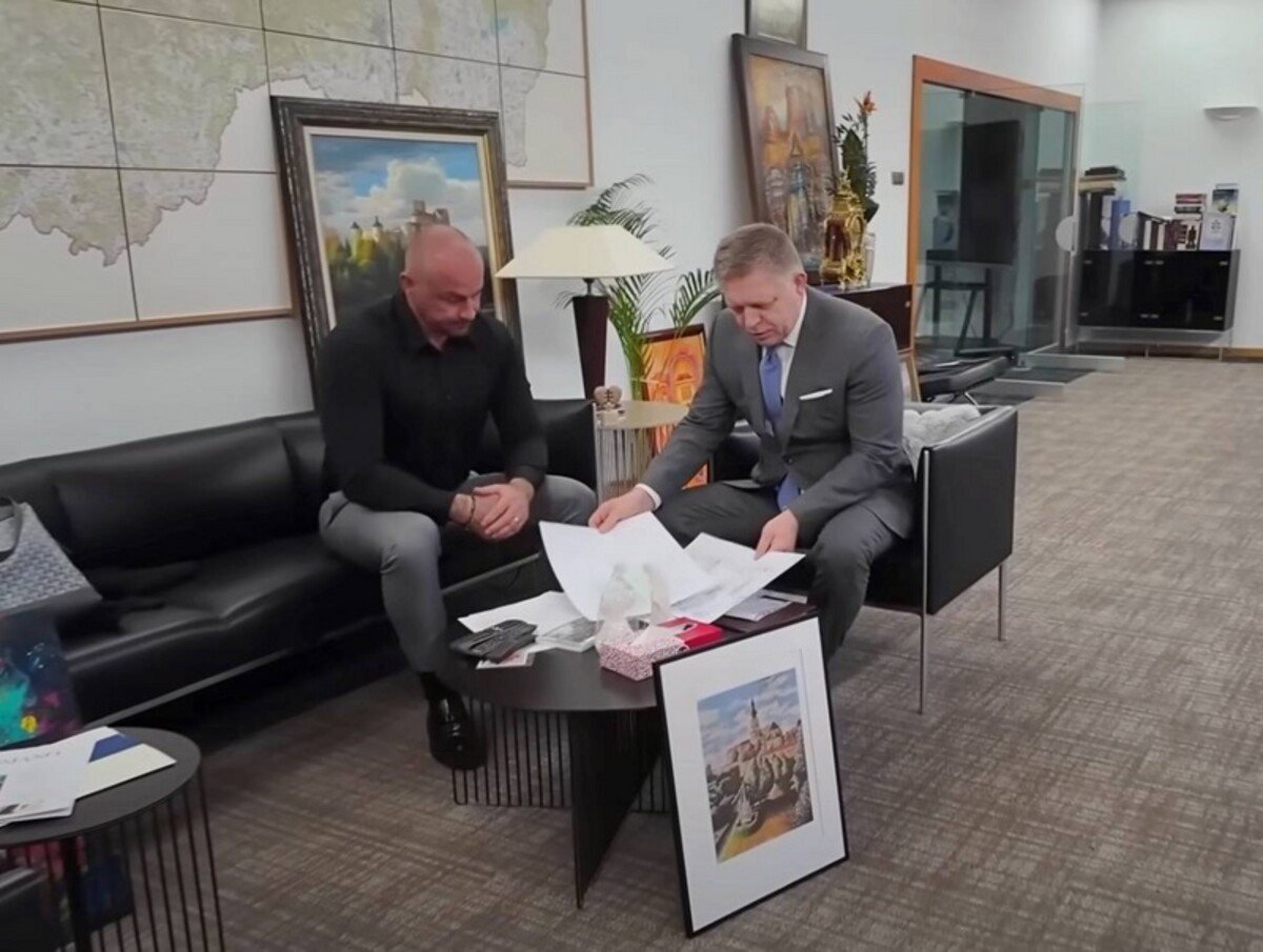 Premiér Robert Fico a oligarcha Norbert Bödör v kancelárii predsedu vlády.
