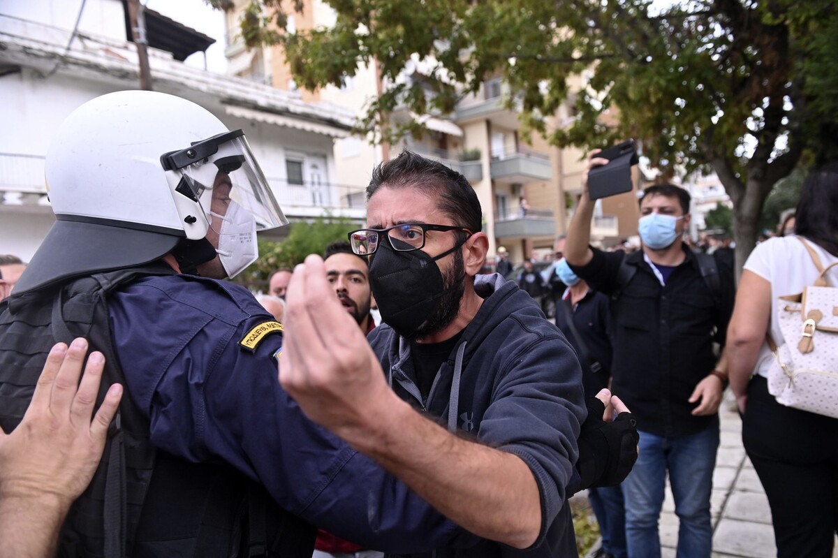 Na školskom proteste v Solúne podporovanom krajnou pravicou zatkli 6 ľudí.