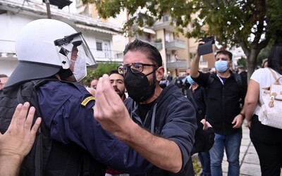 Grécki neonacisti zbili v poslednom týždni za bieleho dňa dvakrát ľavicových aktivistov.