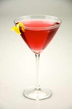 Jak se nazývá lehce narůžovělý drink, na kterém si často pochutnávaly protagonistky oblíbeného seriálu Sex ve městě?