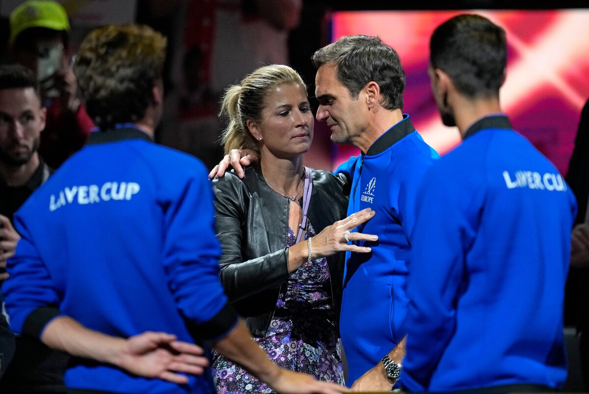 Tenistovou oporou byla po celou dobu manželka Mirka, bývalá profesionální hráčka. S Federerem vychovávají čtyři děti.
