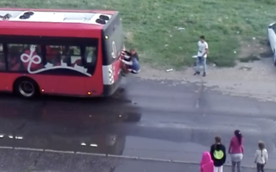 13-roční Slováci za jazdy odskakovali z rozbehnutého autobusu