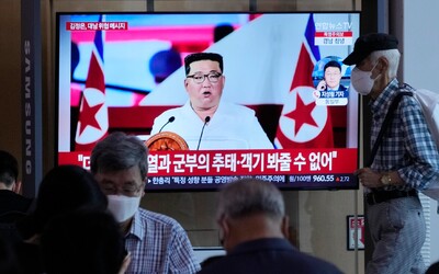 Severná Kórea sa pýši, že vyliečila všetkých obyvateľov nakazených koronavírusom. Krajina tiež pripravuje testovanie jadrových zbraní.