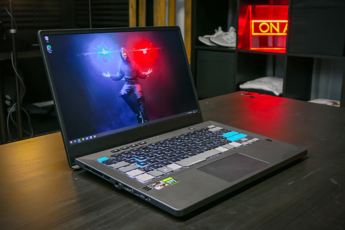 Notebook ROG Zephyrus G14 AW SE beží na operačnom systéme Windows 10 Home.