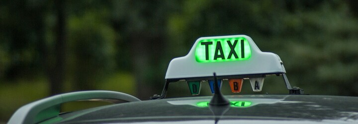 Češi si objednali taxi a místo Fabie je vyzvedlo Ferrari. Vydařená kampaň potěšila zákazníky z Olomouce