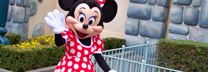 Minnie Mouse vymění puntíkované šaty za kalhotový kostým. Podle návrhářky jde o symbol pokroku
