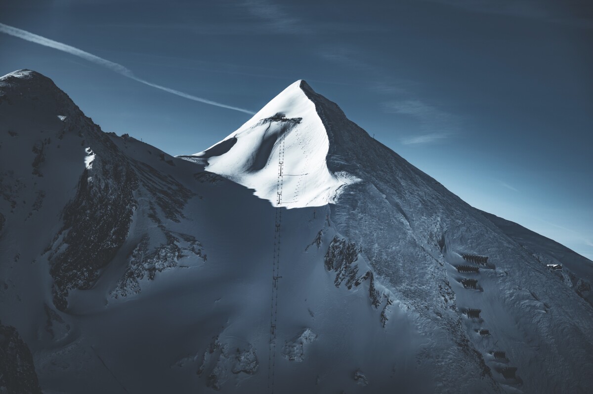 Troufnul*a by sis na strmou sjezdovku Gamsleiten 2, vedoucí ze špičatého vrcholku hory?