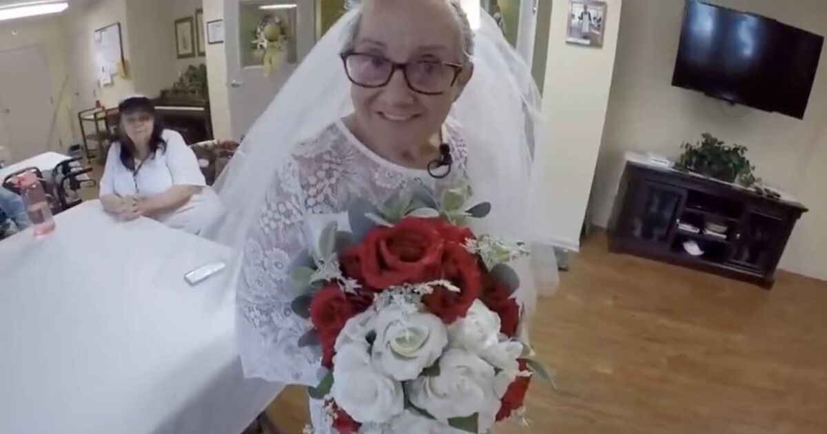 Američanka se v 77 letech dočkala vysněné svatby. Vzala si sama sebe