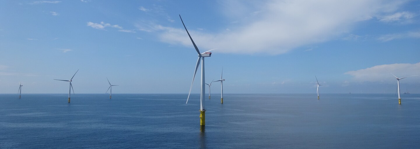 150 turbín stojacich až 85 kilometrov od pobrežia. Holandsko spustilo svoju najväčšiu veternú elektráreň