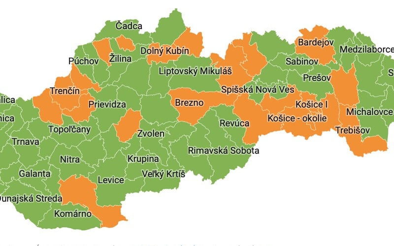Covid automat: Slovensko opäť mení farbu, od pondelka bude ešte viac oranžových okresov.