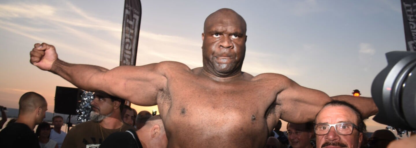 150kilový obr Bob Sapp v ringu ničil soupeře brutální silou. Později byl obviněn, že záměrně prohrával zápasy