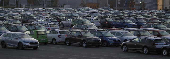 Globální prodej aut v letošním roce bude nejnižší od roku 2011. Nejprudší pokles zaznamená Evropa