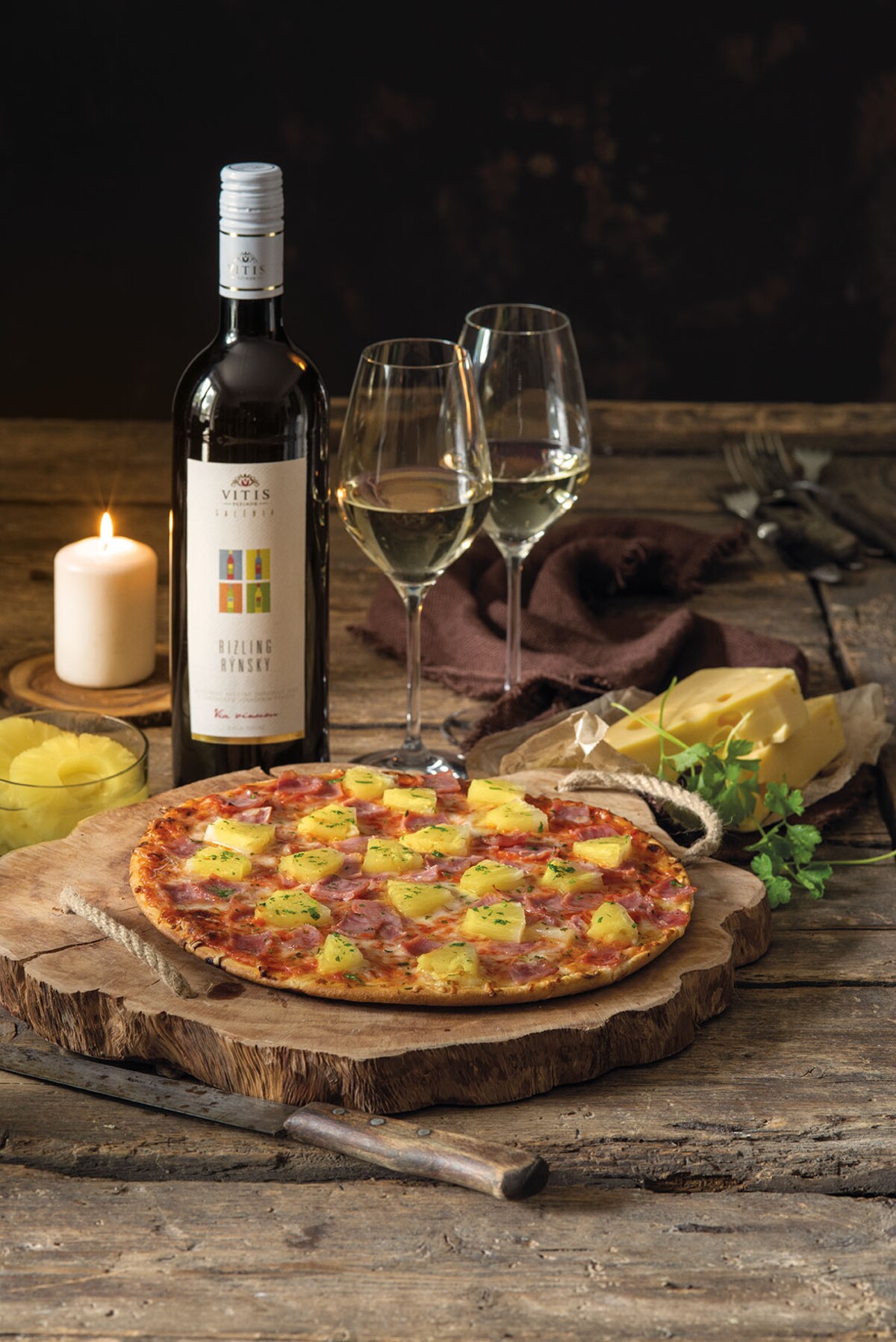 pizza, víno, romantika