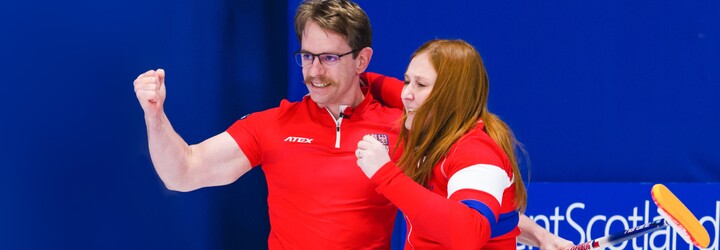Češi otevřeli olympiádu úspěchem. Manželé Paulovi získali pro Česko historicky první výhru v curlingu na olympiádě