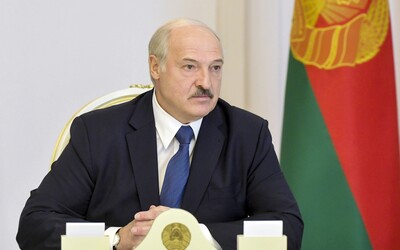 Zoufalý Lukašenko opět volal Putinovi. Ruský prezident varoval západní lídry, aby se do Běloruska nemíchali.