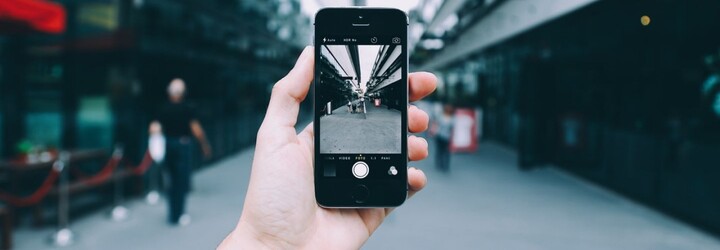 Závislost na smartphonu na mozek působí stejně jako drogy a zvyšuje pocit osamělosti