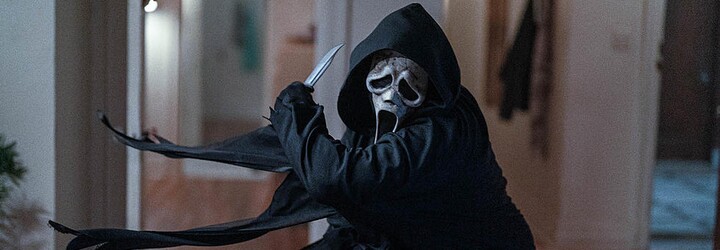 Takýto krvavý Vreskot tu ešte nebol. Ghostface si v novom filme pomáha aj brokovnicou