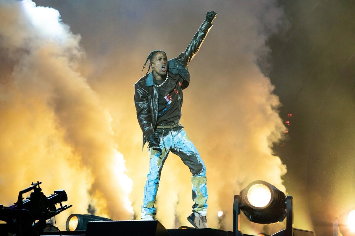 Travis Scott vystupuje počas prvého dňa hudobného festivalu Astroworld Festival 5. novembra 2021 v Houstone.