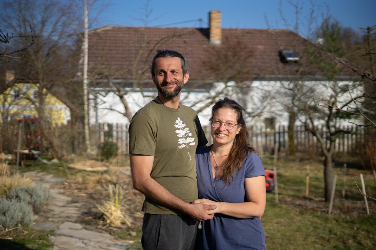 Jonáš se mě následně ptá, jak a kdy ony fotografie do peněženky doručím. Vysvětluji, že je do týdne pošlu jeho rodičům, kteří je případně mohou vytisknout.