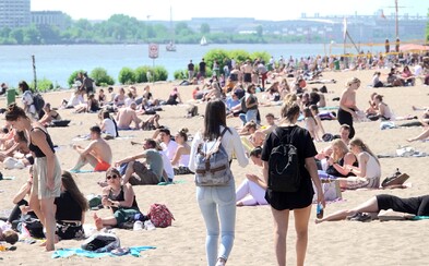 16 Čechů se v červenci ze zahraničí vrátilo s koronavirem. Není to žádné statisticky významné číslo, uklidňuje Vojtěch 16 Čechů se v červenci ze zahraničí vrátilo s koronavirem. Není to žádné statisticky významné číslo, uklidňuje Vojtěch