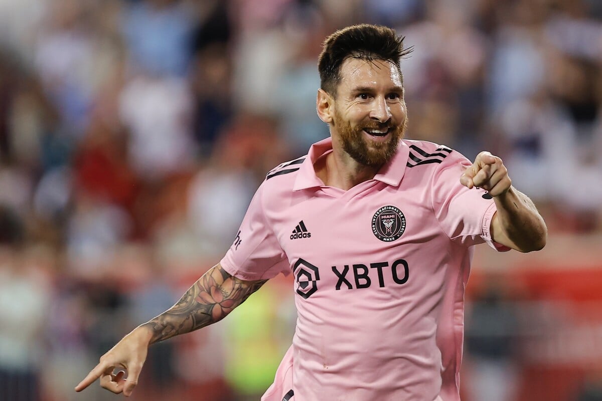 Lionel Messi oslavuje gól proti tímu New York Red Bulls v MLS.