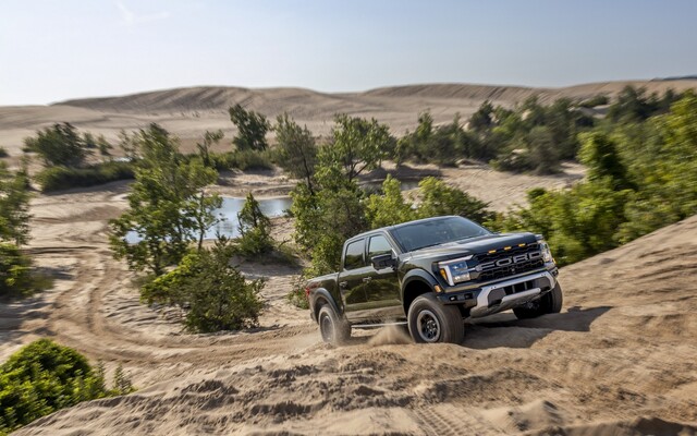 Najpredávanejší pick-up na svete dostal facelift, Ford F-150 je modernejší, univerzálnejší a verzia Raptor R ešte silnejšia