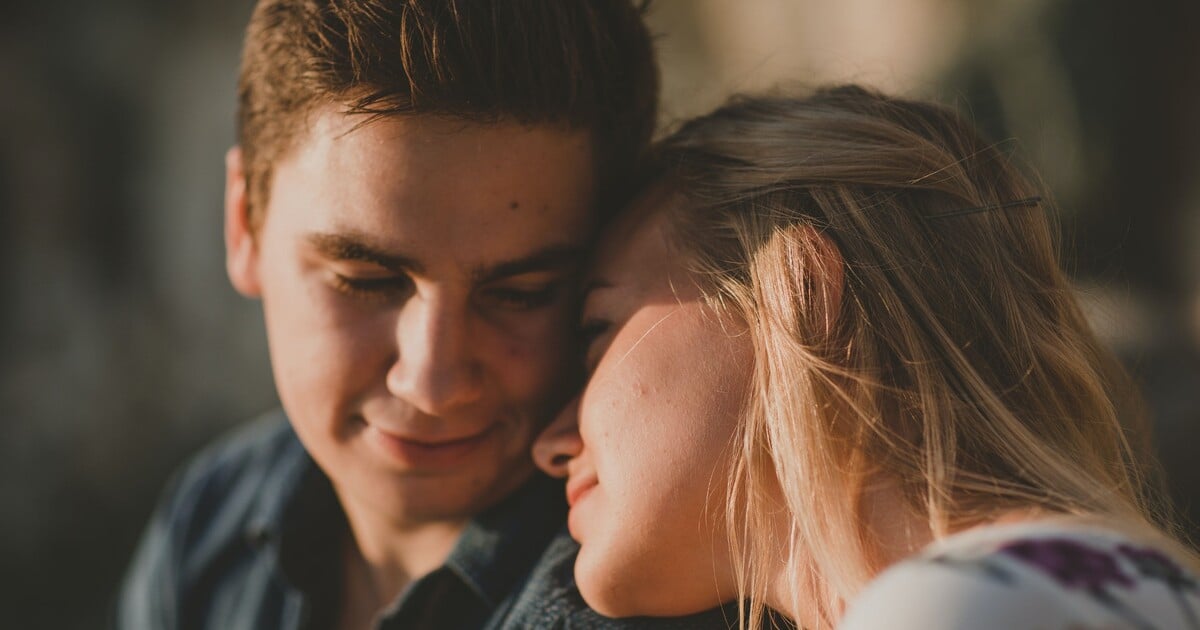 Oceníš slova, nebo potřebuješ činy? Zjisti, který z 5 jazyků lásky je ten tvůj