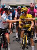 17. etapa Tour de France: Záverečný špurt vedúcej dvojice celkového poradia pre Pogačara, no žltý dres drží bezpečne Vingegaard