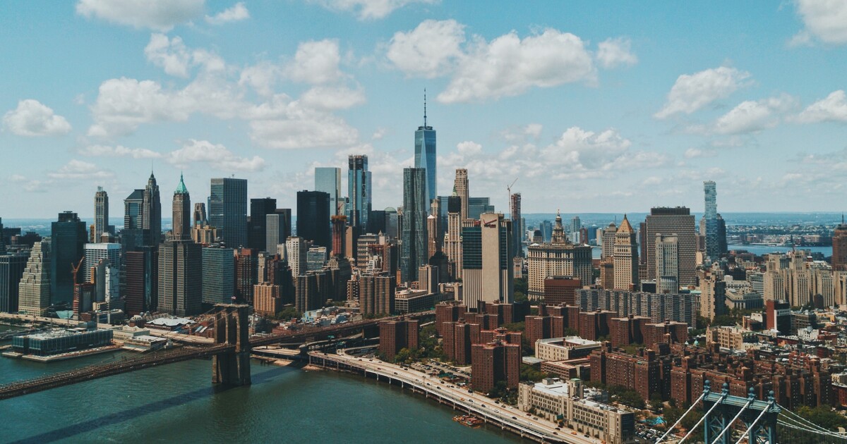 New York klesá pod tíhou mrakodrapů, zjistili vědci. Skončí tato metropole pod vodou?