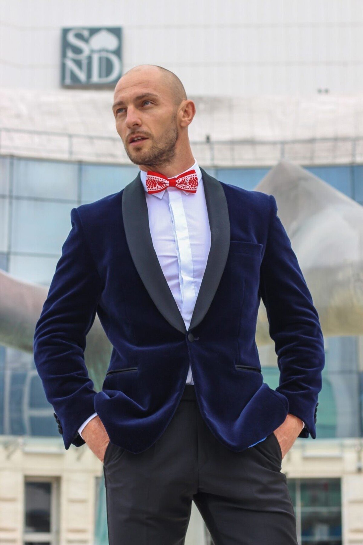 Slovák Michal sa živí ako gentleman na prenájom.