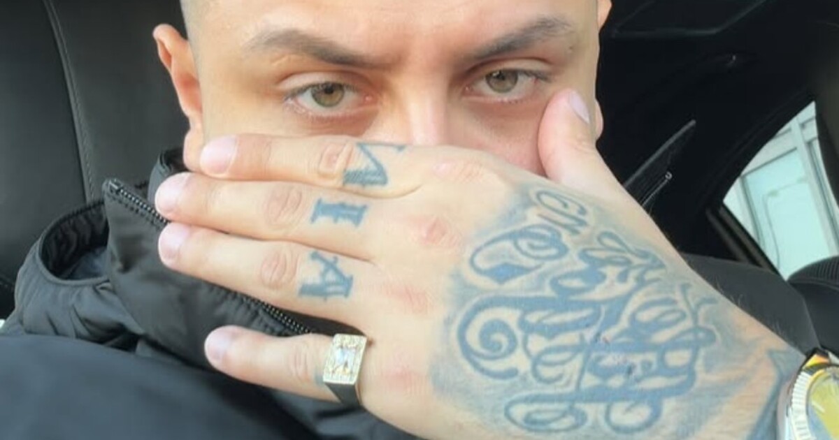 Hard Rica pustí z vazby, složí kauci 750 tisíc. Rappera u soudu podpořila i Flexybabka