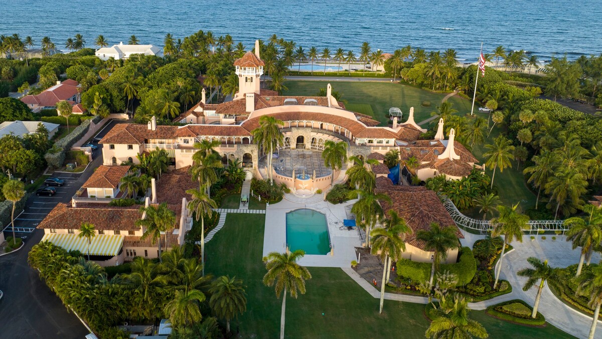 Na leteckej snímke sídlo Mar-a-Lago amerického exprezidenta Donalda Trumpa v Palm Beach na Floride v stredu 10. augusta 2022.