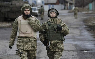 V první linii bojují i ženy. I my chceme udržet Ukrajinu svobodnou, říkají.