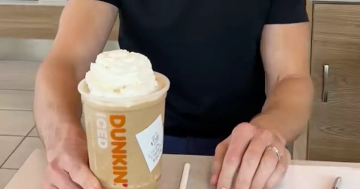 Influencer šokoval internet tím, že ukázal, kolik cukru je v novém pumpkin spice latté řetězce Dunkin' Donuts